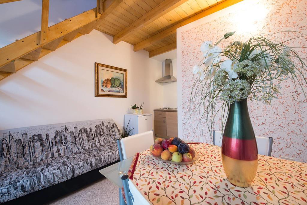 Raffaela Casa Vacanze Aradeo Bagian luar foto