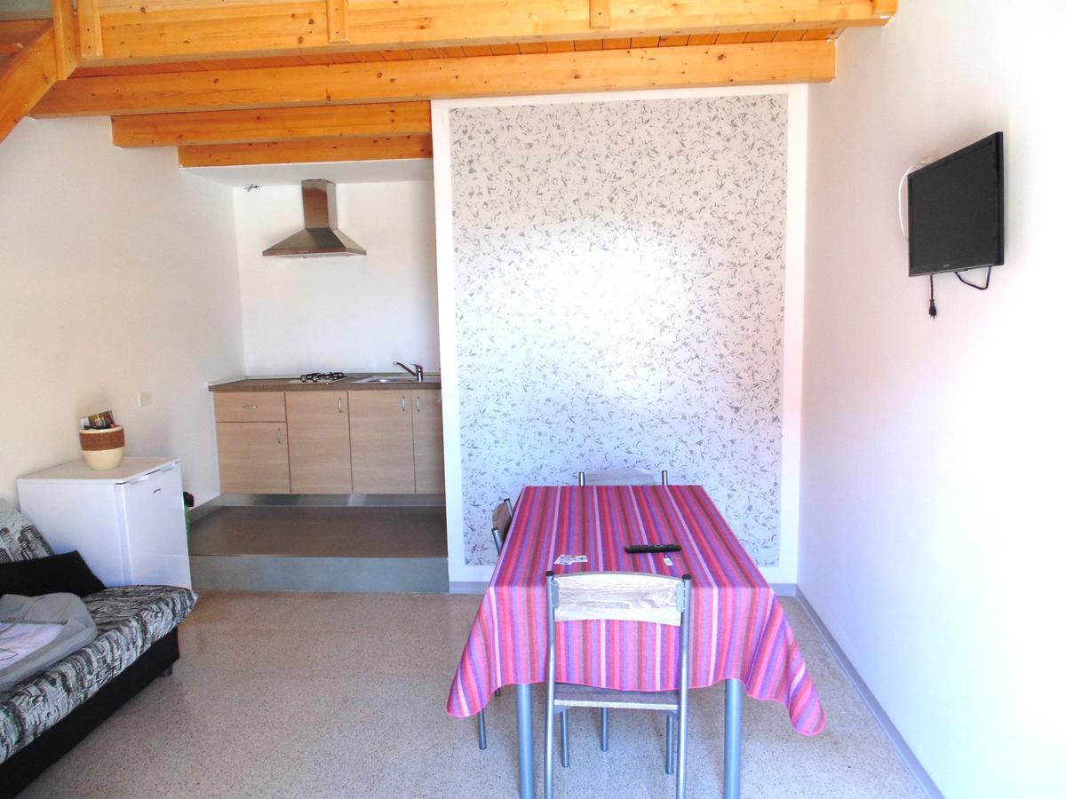 Raffaela Casa Vacanze Aradeo Bagian luar foto