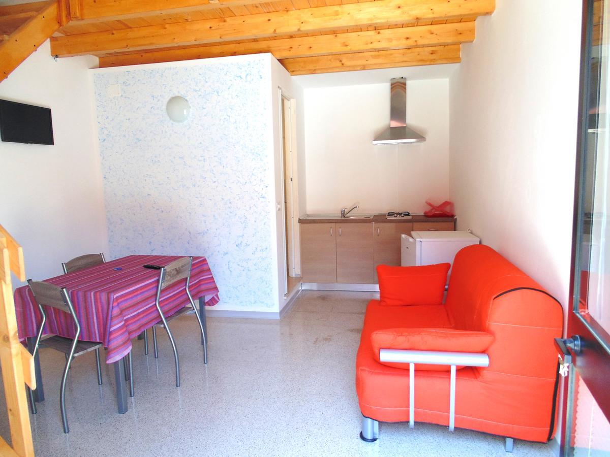 Raffaela Casa Vacanze Aradeo Bagian luar foto