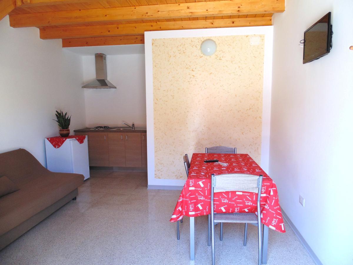 Raffaela Casa Vacanze Aradeo Bagian luar foto